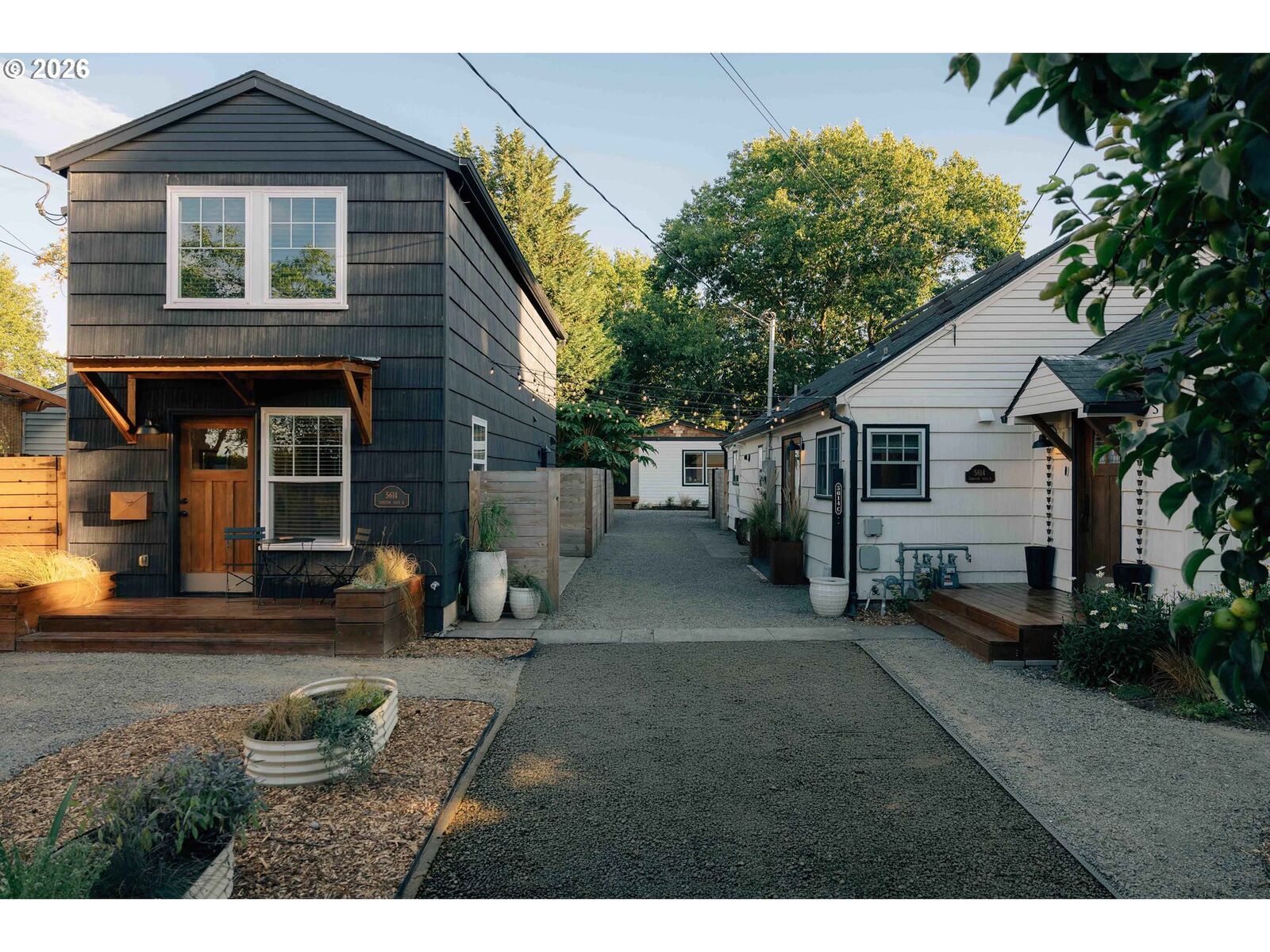 Property Photo:  5614 NE Simpson St  OR 97218 