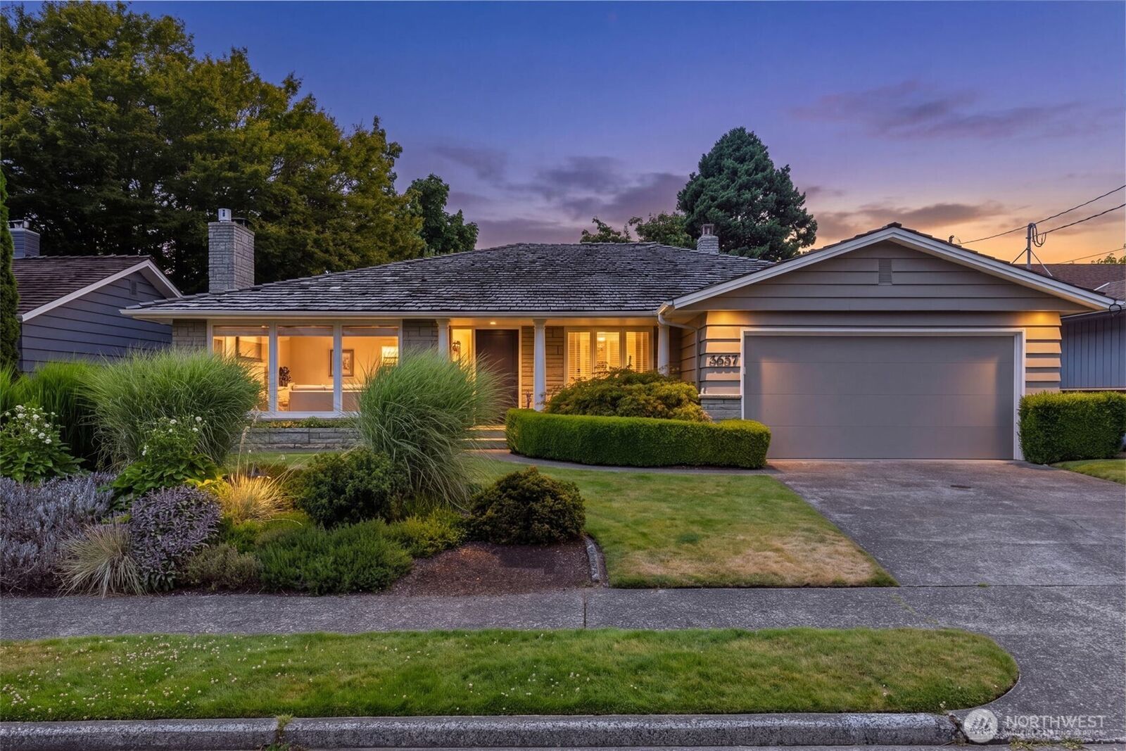 Property Photo:  3657 W Viewmont Way W  WA 98199 