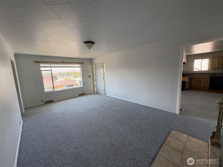 Property Photo:  10 W Dewberry Avenue  WA 98841 