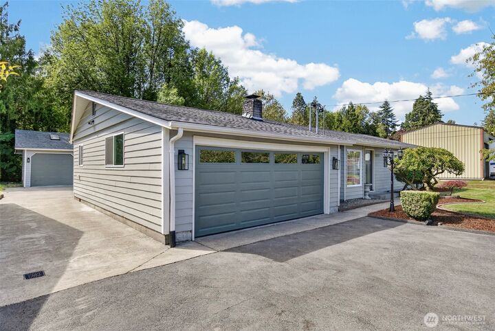 Property Photo: 2839 Parkview Drive WA 98632