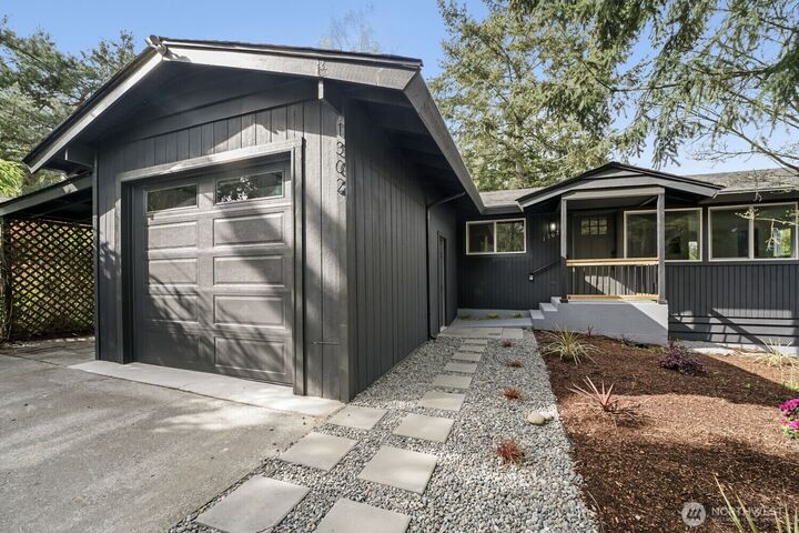 Property Photo:  1302 SW 125th Place  WA 98146 
