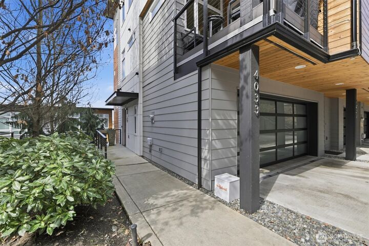 Property Photo:  4033  129th Place SE  WA 98006 