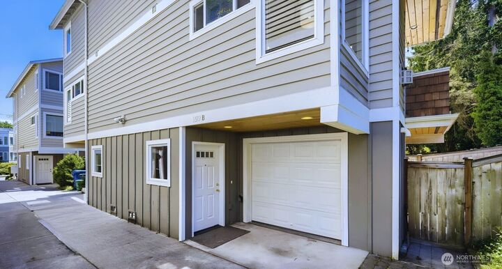 Property Photo: 9519 8th Avenue NW B WA 98117