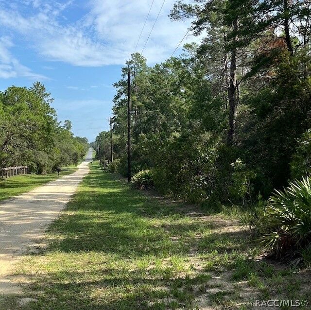 Property Photo: 7325 N Fairport Avenue FL 34433