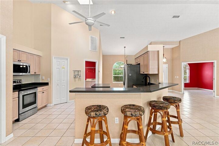 Property Photo:  5928 N Oakmont Drive  FL 34465 