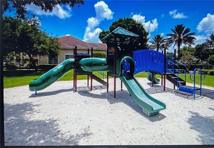 Property Photo: 2262 57 Circle 2262 FL 32966
