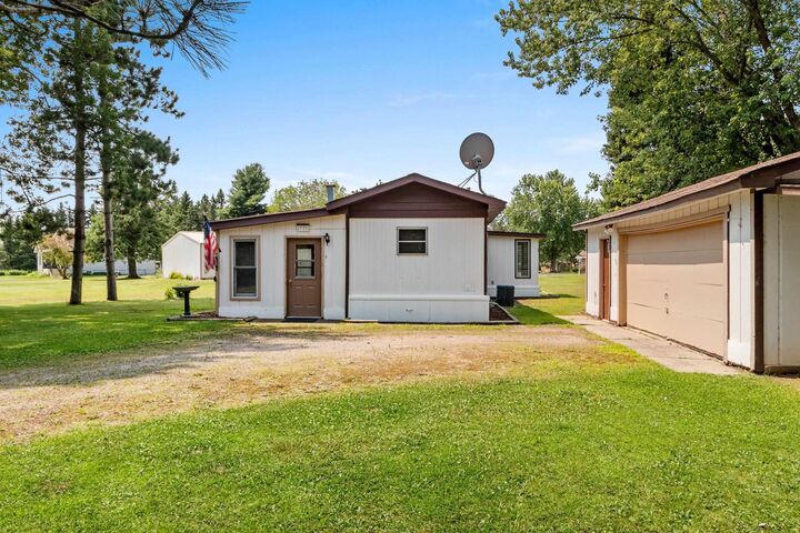 Property Photo: 17331 Valley View Road WI 54175