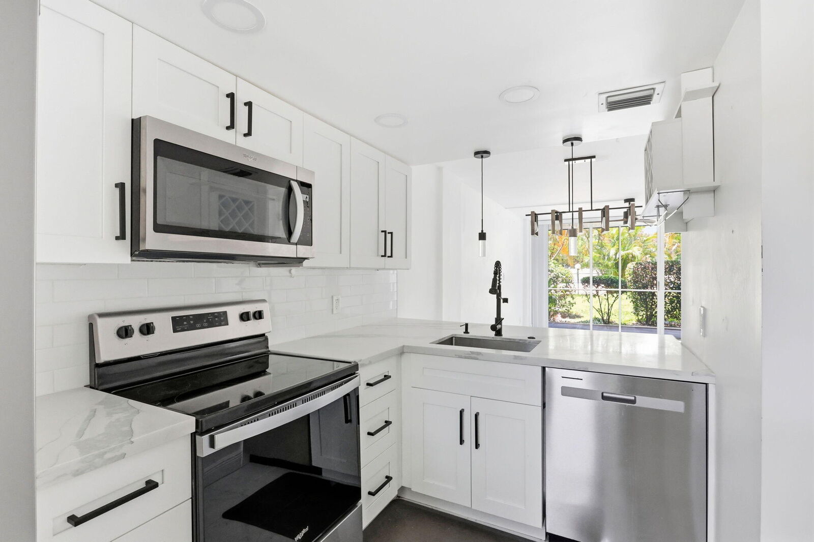 Property Photo: 118 Royal Park Drive 1B FL 33309