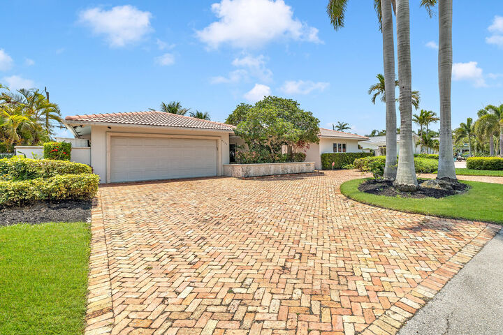 Property Photo: 4220 NE 26th Avenue FL 33064