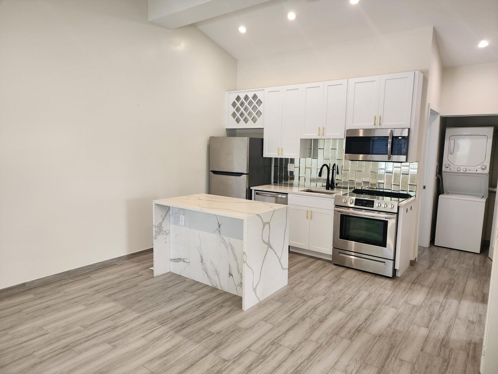 Property Photo: 315 SW 7th Street 1 FL 33315