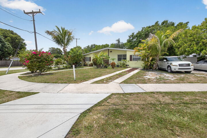 Property Photo: 1220 Cherokee Street FL 33458