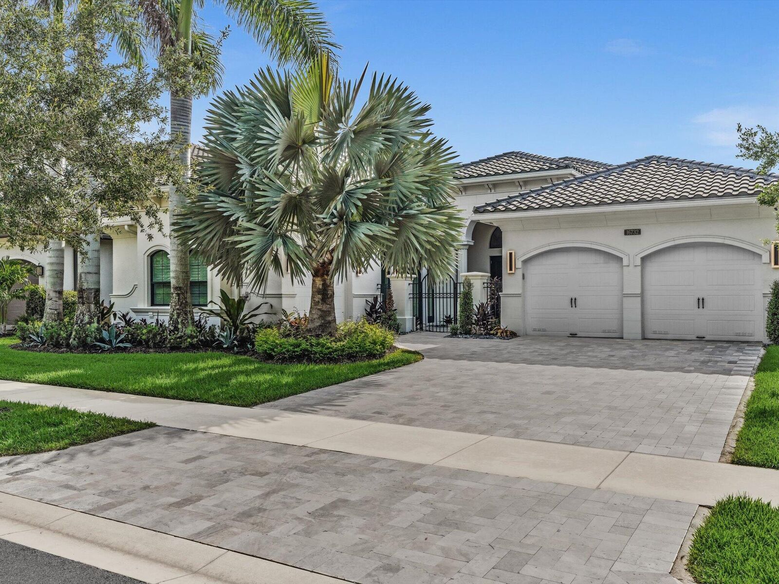Property Photo: 16732 Strasbourg Lane FL 33446