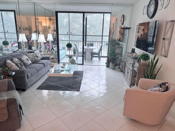 Property Photo: 6241 Pointe Regal Circle 404 FL 33484