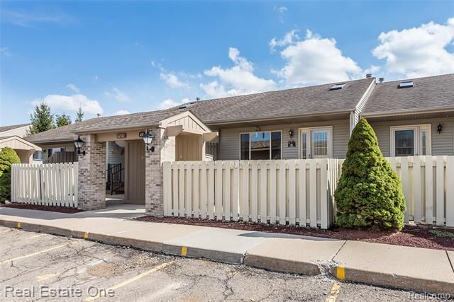 Property Photo: 62181 Arlington Circle 4 MI 48178