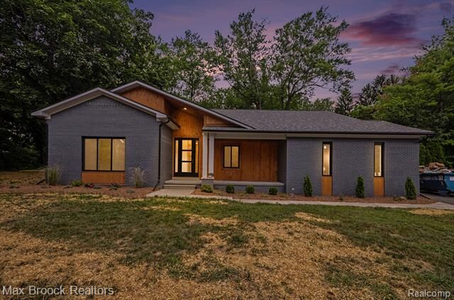 Property Photo: 4570 Burnley Drive MI 48304