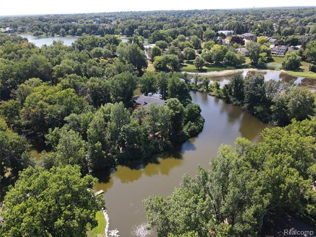 Property Photo: 1887 Harvest Lane MI 48302