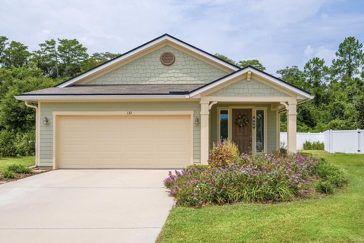 Property Photo:  132 Monroe Ave  FL 32086 