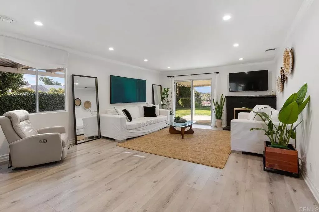 Property Photo:  183 Sandberg Street  CA 91360 