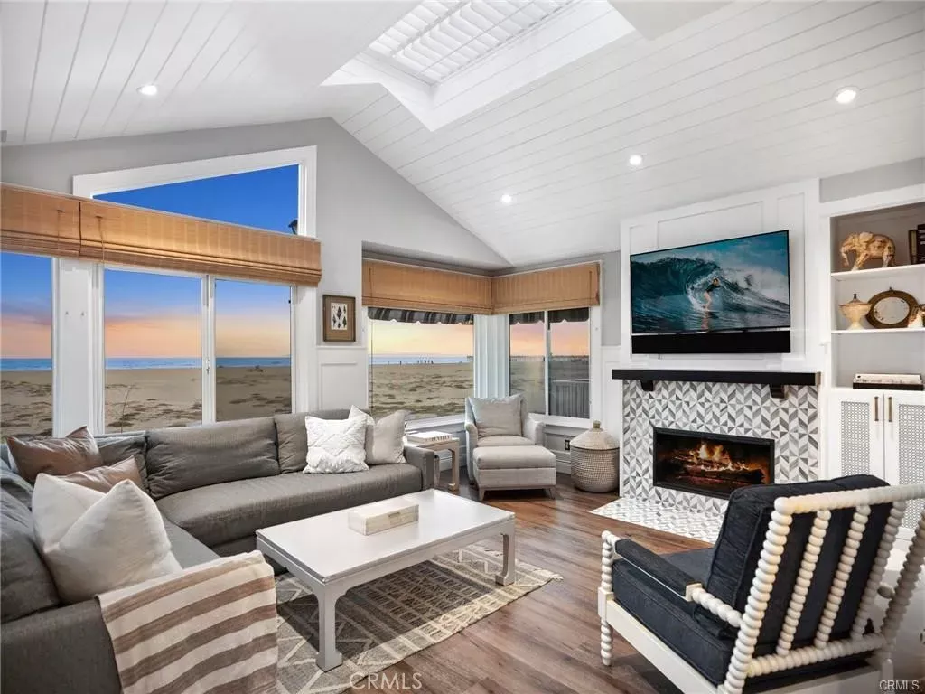Property Photo:  1119 E Balboa Boulevard A  CA 92661 