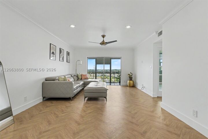 Property Photo:  4400 Hillcrest Dr 1005A  FL 33021 