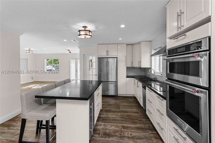 Property Photo: 2224 SW 61st Ave FL 33155