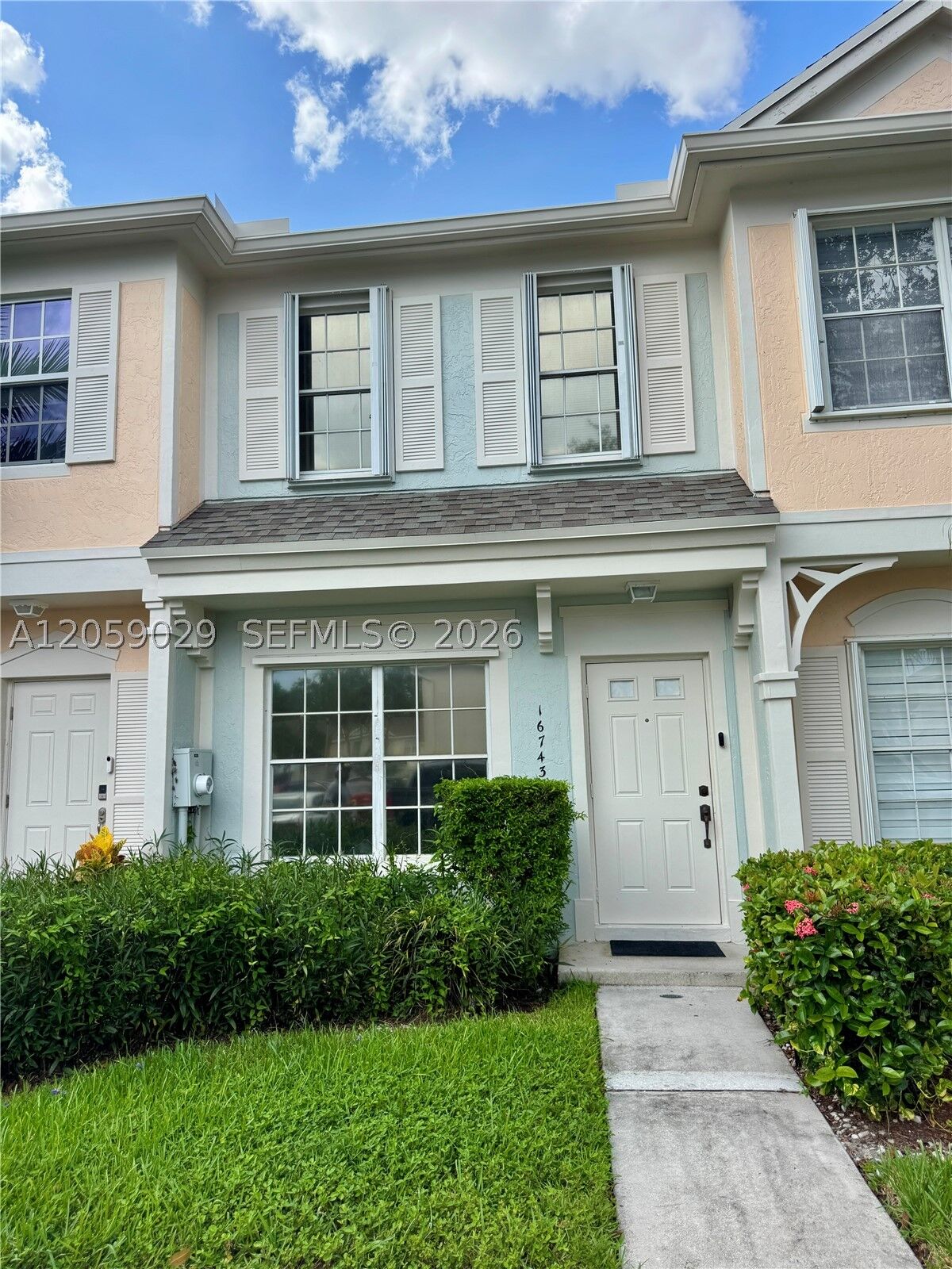 Property Photo:  16743 Hemingway Dr 16743  FL 33326 