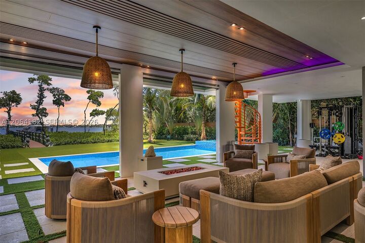 Property Photo: 39 Mutiny Pl FL 33037