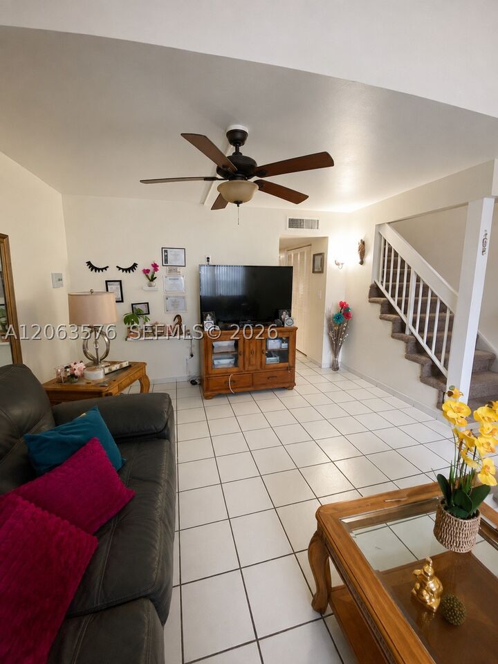 Property Photo: 633 N University Dr 14 FL 33324