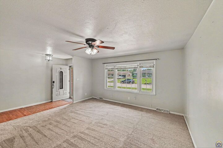 Property Photo:  5408 SW 12th Ter  KS 66604 