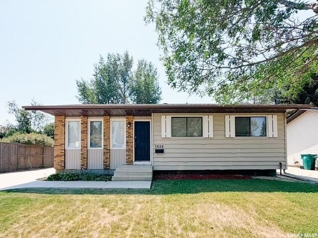 Property Photo: 1026 Kingsmere Boulevard SK S7J 4X6