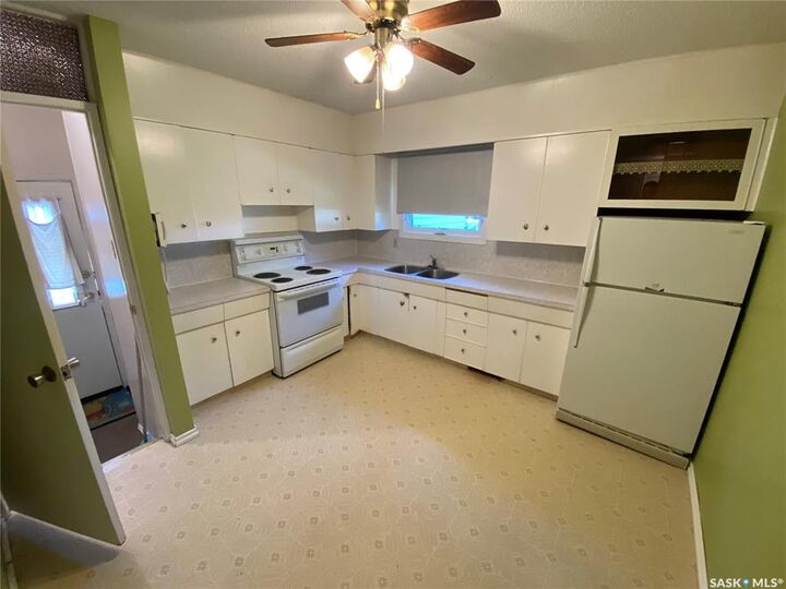 Property Photo:  386 4th Avenue N  SK S3N 1B6 