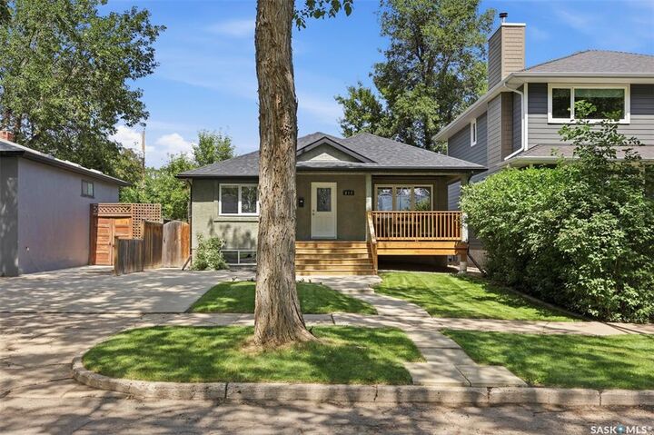 Property Photo:  217 Isabella Street E  SK S7J 0B2 