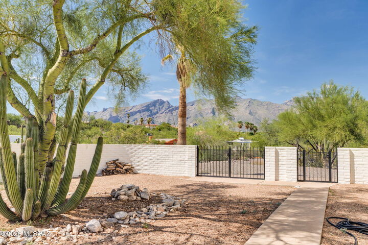 Property Photo: 4554 N Avenida Del Cazador AZ 85718