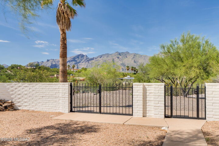 Property Photo: 4554 N Avenida Del Cazador AZ 85718