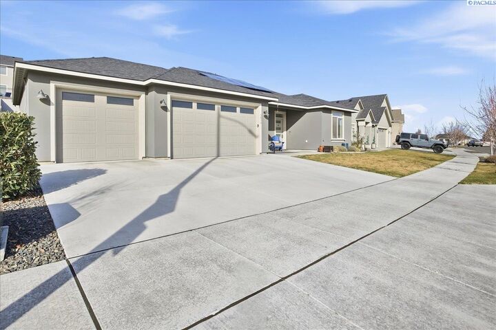 Property Photo: 3016 S Harrison St WA 99338