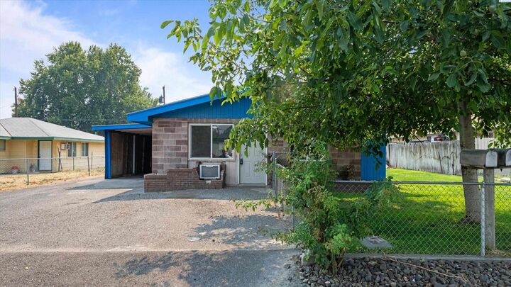 Property Photo:  1711 W 5th Ave  WA 99336 
