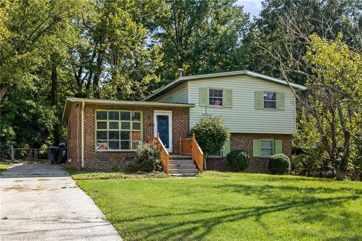 Property Photo: 4211 Whippoorwill Drive NC 27406