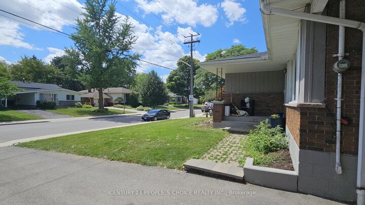 Property Photo: 98 Lynbrook Drive ON L9C 2K9