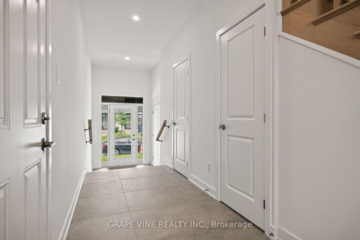 Property Photo:  239 Monticello Avenue  ON K2S 2R8 