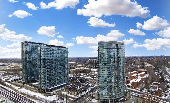 Property Photo:  1926 Lakeshore Boulevard W 2715  ON M6S 0B1 