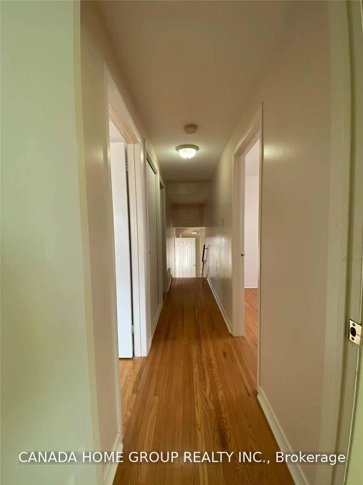 Property Photo:  820 Forestwood Drive Upper  ON L5C 1G7 