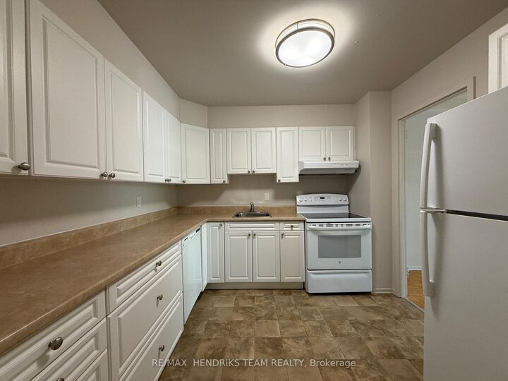 Property Photo: 39 Leaside Drive 201 ON L2M 4G2