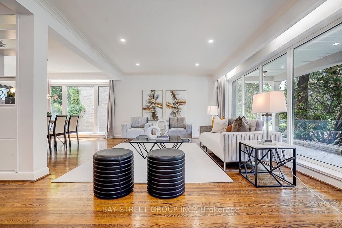 Property Photo:  336 Betty Ann Drive  ON M2R 1B3 