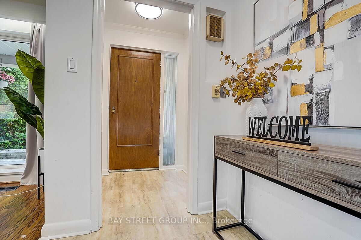 Photo de la propriété:  336 Betty Ann Drive  ON M2R 1B3 