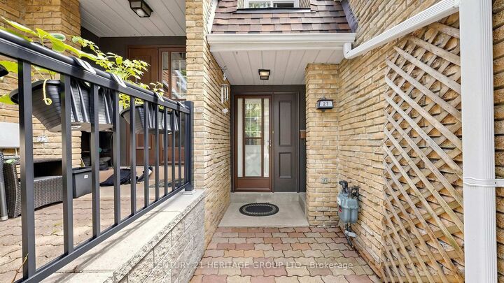 Property Photo: 27 Dunkeld Way ON L3T 4Y8
