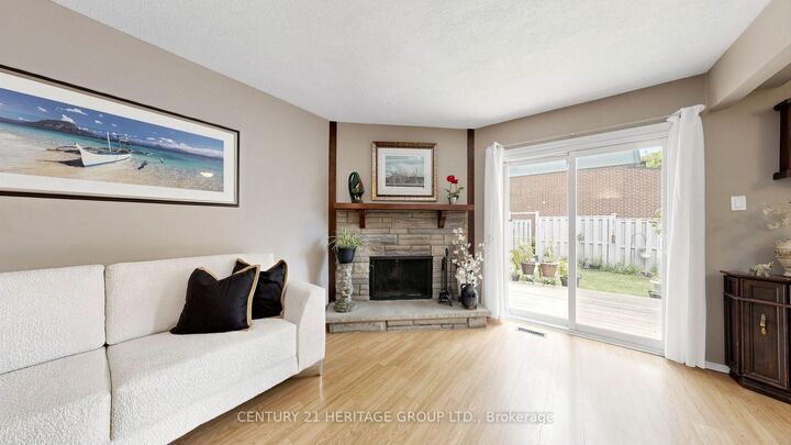 Property Photo:  27 Dunkeld Way  ON L3T 4Y8 
