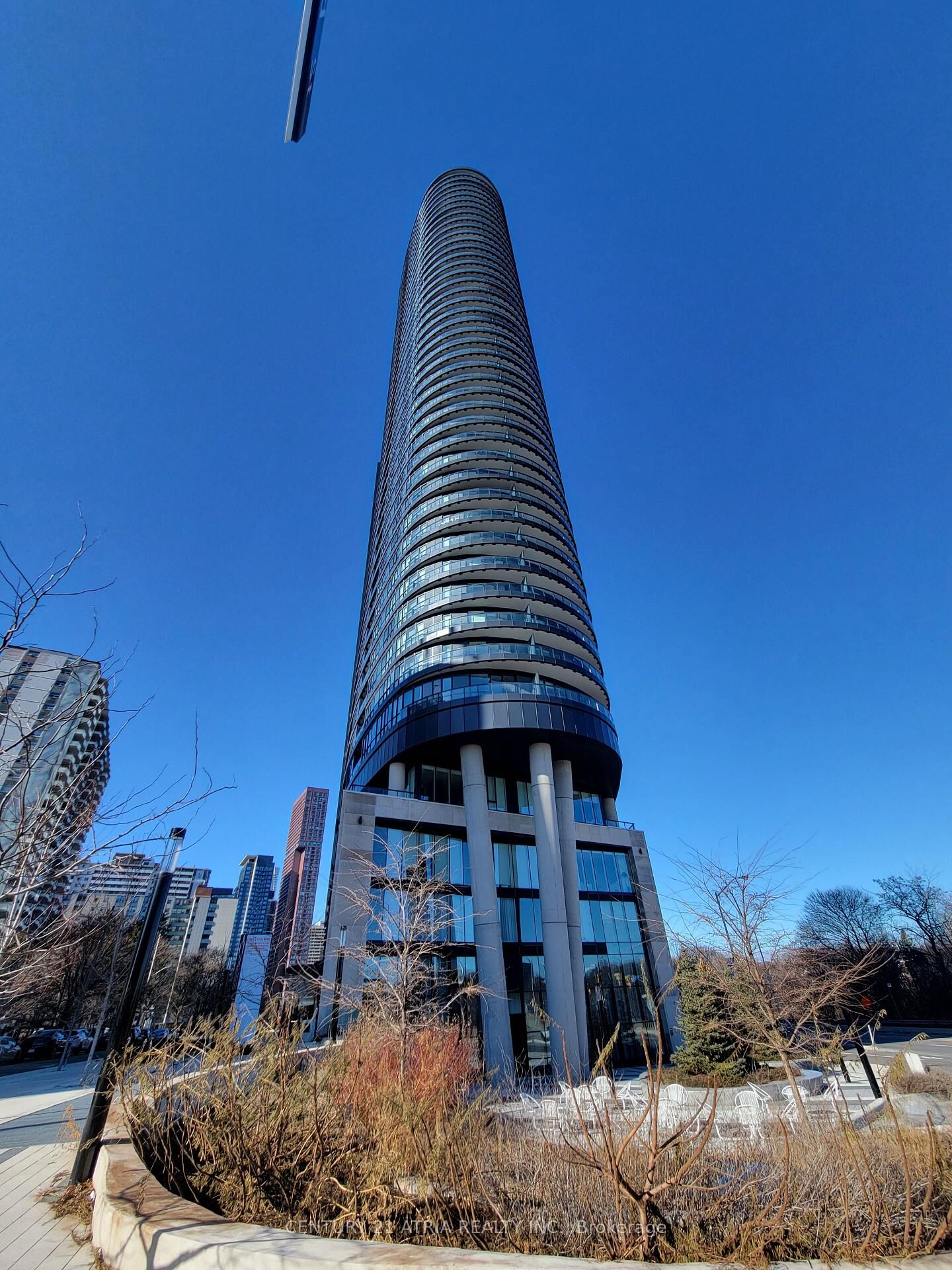 Property Photo:  585 Bloor Street E 2224  ON M4W 0B3 