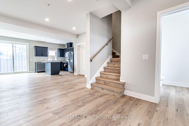 Property Photo: 121A Moffatt Street 21 ON L2P 0G4