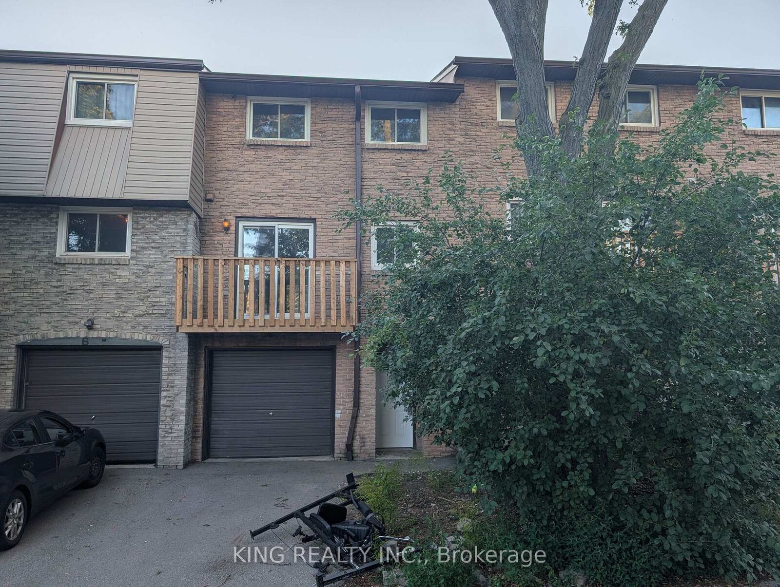 Property Photo: 985 Limeridge Road E 7 ON L8W 1X9