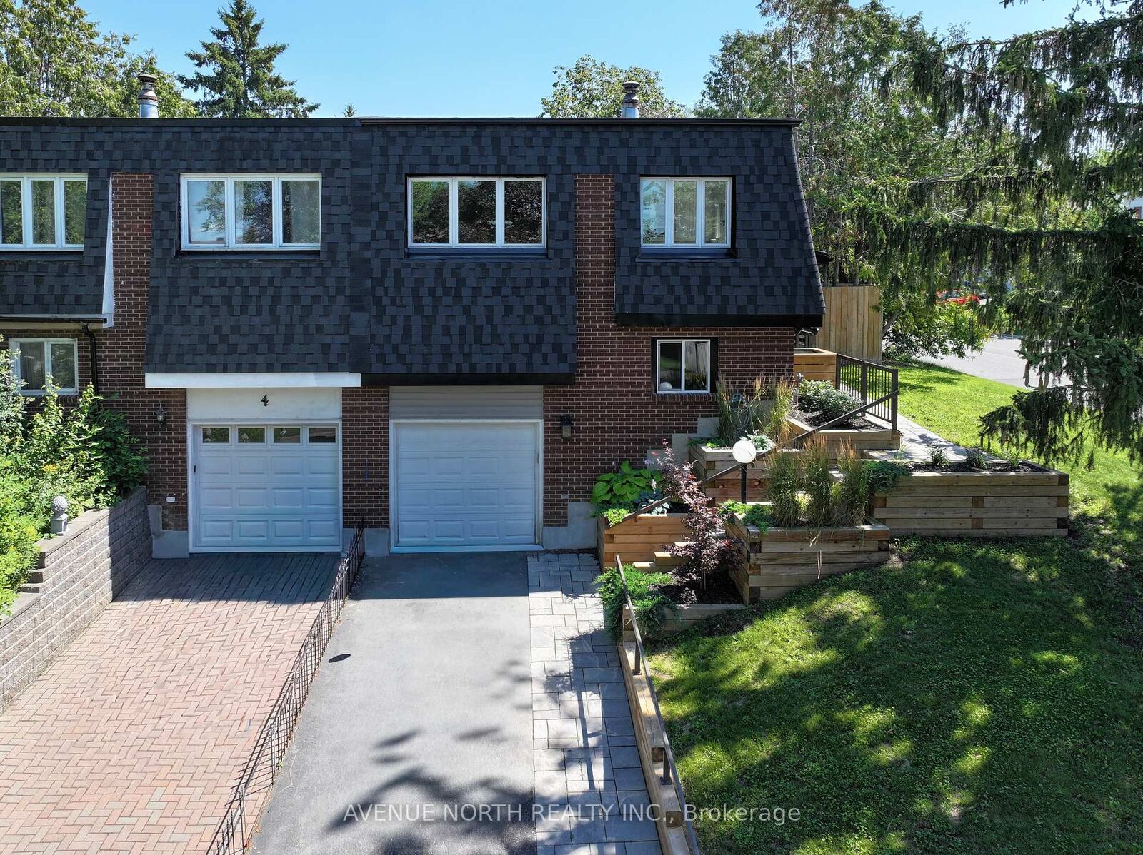 Photo de la propriété: 2 Oberon Street ON K2H 7X7